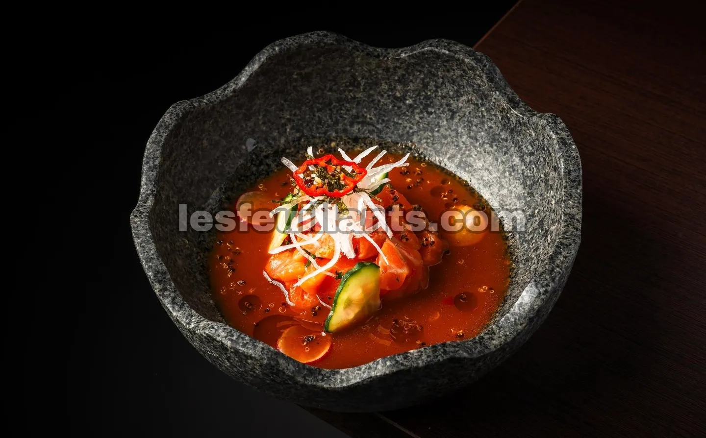 Nikkei ceviche dengan Salmon, panca dan asam leche de tigre di UCHU.Gambar milik UCHU