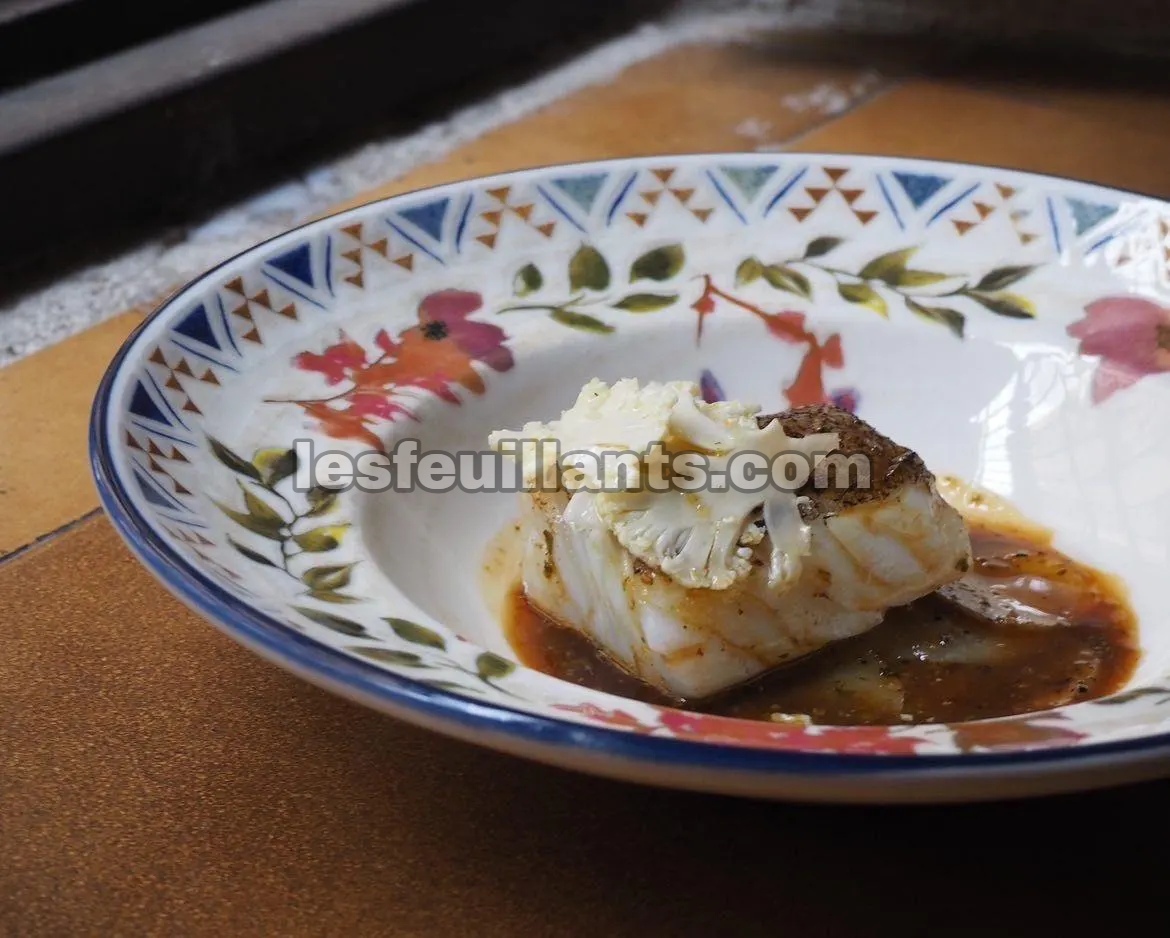 Ikan kod panggang disajikan dengan saus ladorigani di Margarit.Foto Georgia Zafeiropoulou